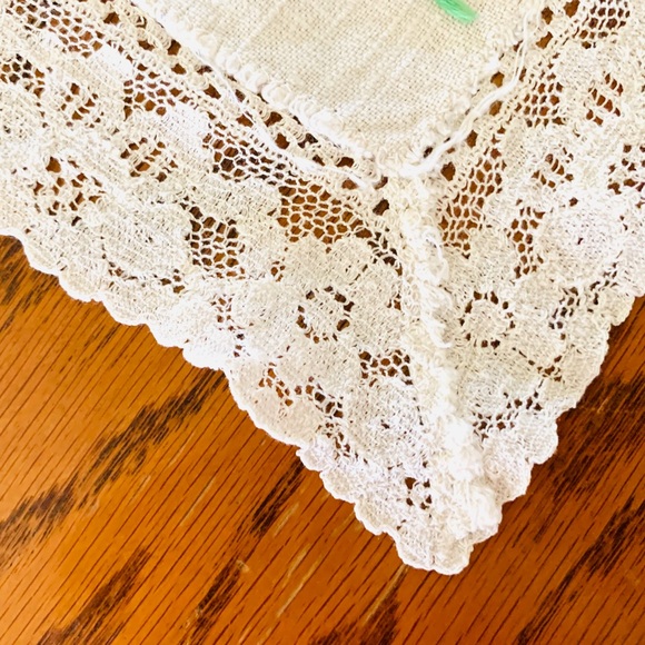Vintage Hand Embroidered Linen Lace Dresser Scarf - Picture 11 of 11